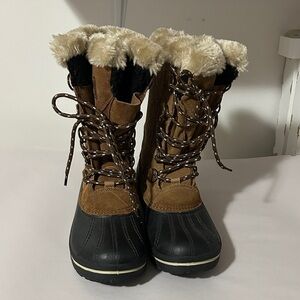 Magellan Outdoors Tan‎ and Black Winter Boots